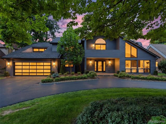 3228 Pine Lake Road, West Bloomfield, MI 48324