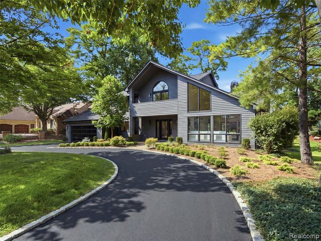 3228 Pine Lake Road, West Bloomfield, MI 48324