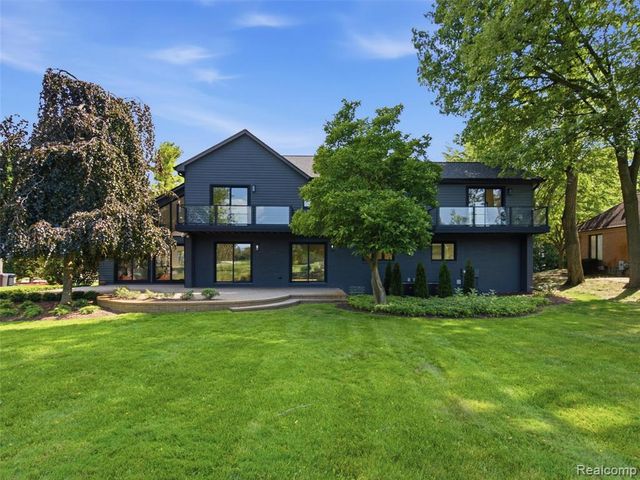 3228 Pine Lake Road, West Bloomfield, MI 48324