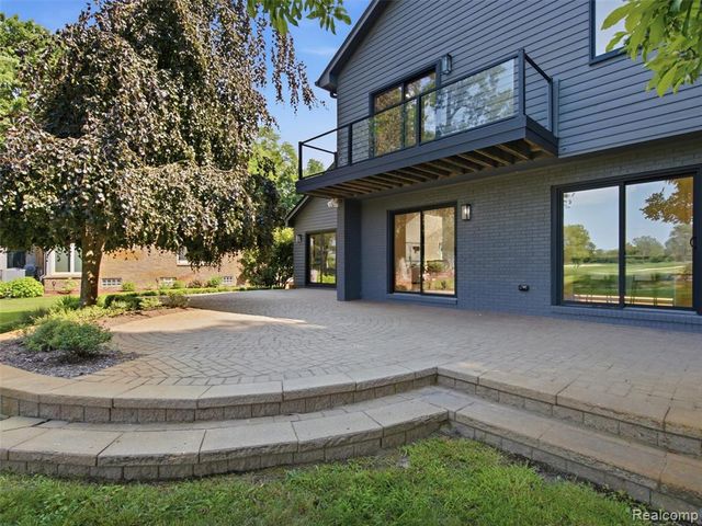 3228 Pine Lake Road, West Bloomfield, MI 48324