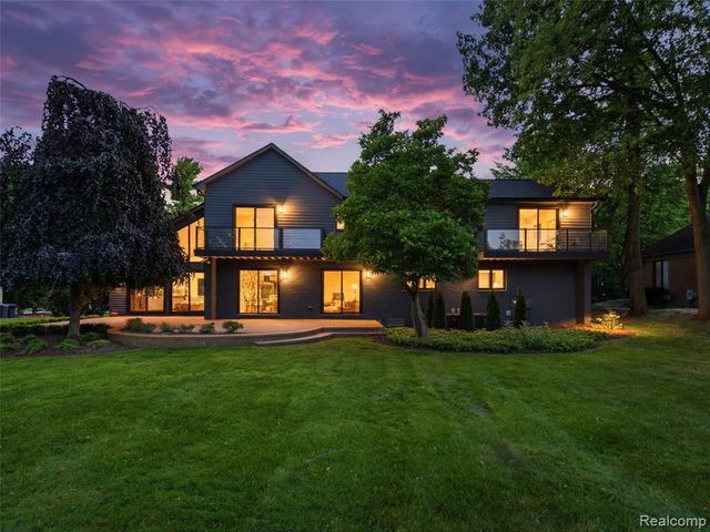 3228 Pine Lake Road, West Bloomfield, MI 48324