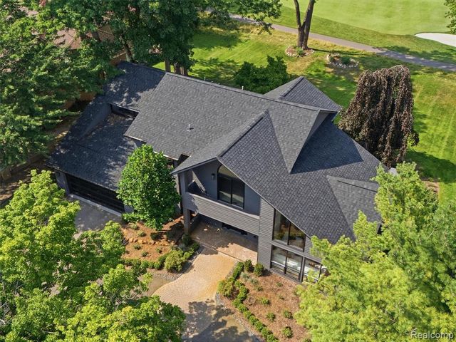 3228 Pine Lake Road, West Bloomfield, MI 48324