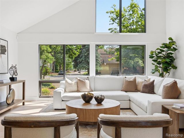 3228 Pine Lake Road, West Bloomfield, MI 48324