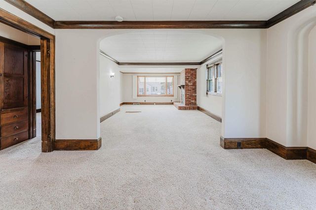 938 W 12TH AVENUE, Oshkosh, WI 54902