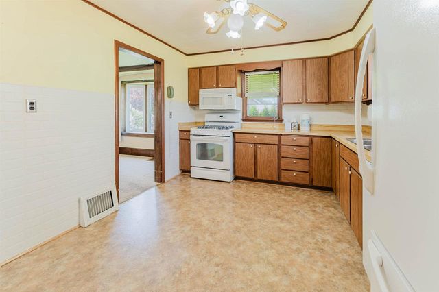 938 W 12TH AVENUE, Oshkosh, WI 54902