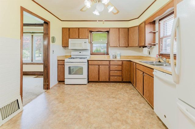 938 W 12TH AVENUE, Oshkosh, WI 54902