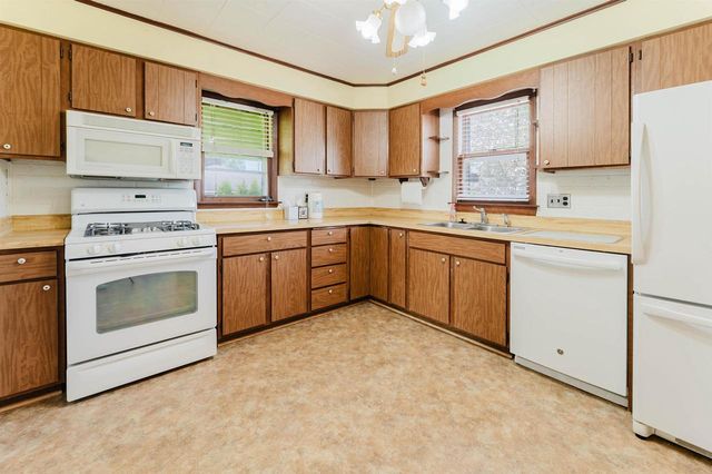 938 W 12TH AVENUE, Oshkosh, WI 54902