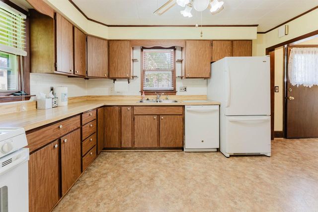 938 W 12TH AVENUE, Oshkosh, WI 54902
