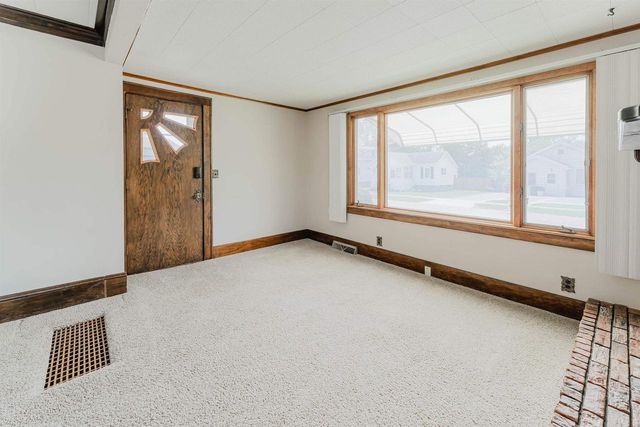 938 W 12TH AVENUE, Oshkosh, WI 54902