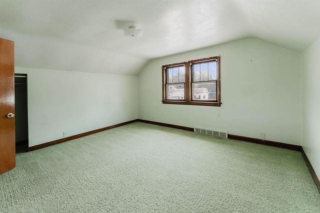 938 W 12TH AVENUE, Oshkosh, WI 54902
