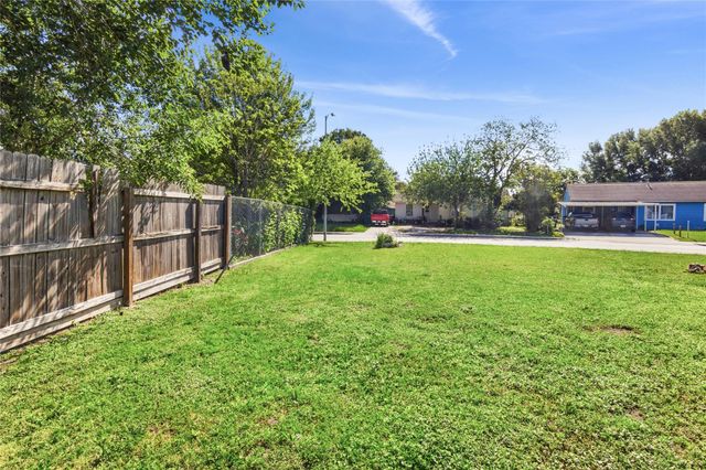 6651 Crestmont Street, Houston, TX 77033