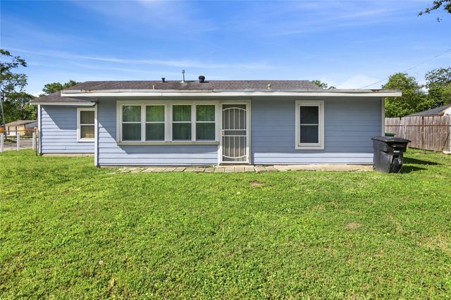 6651 Crestmont Street, Houston, TX 77033
