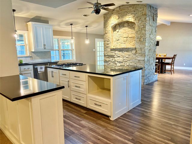 221 La Jolla Drive, Athens, TX 75751