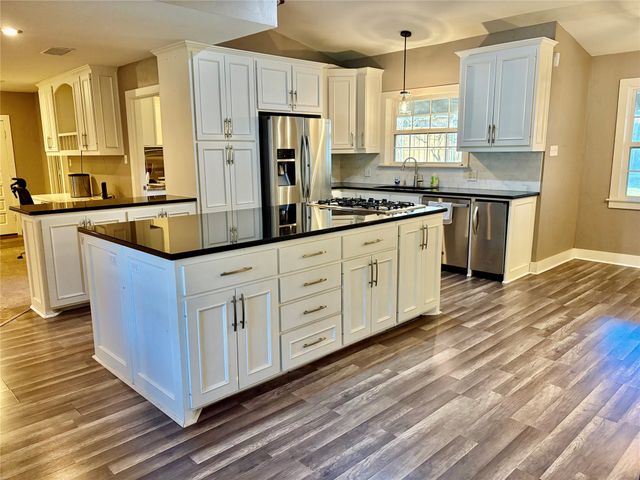 221 La Jolla Drive, Athens, TX 75751