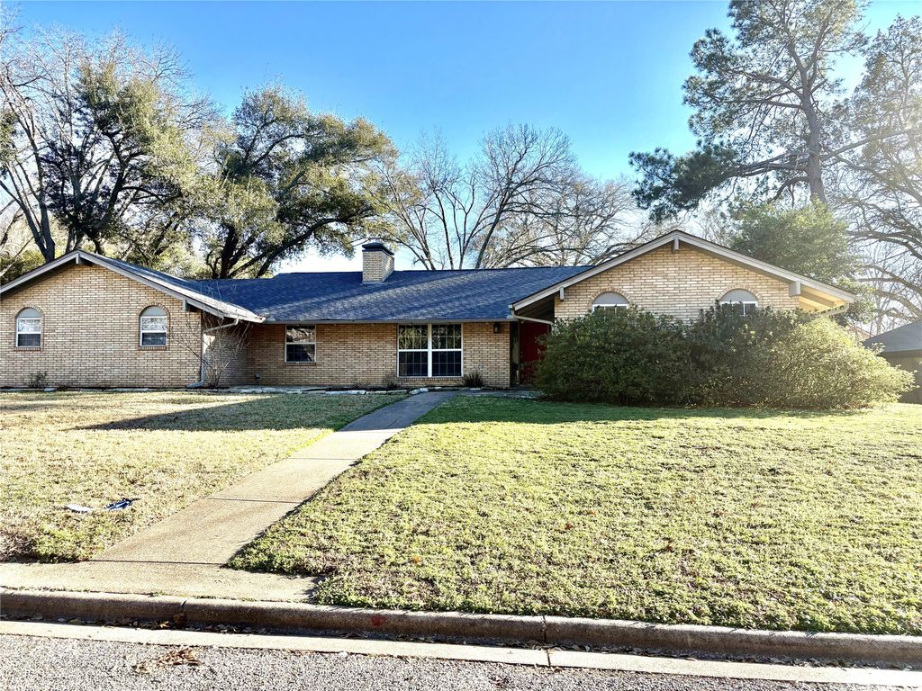 221 La Jolla Drive, Athens, TX 75751
