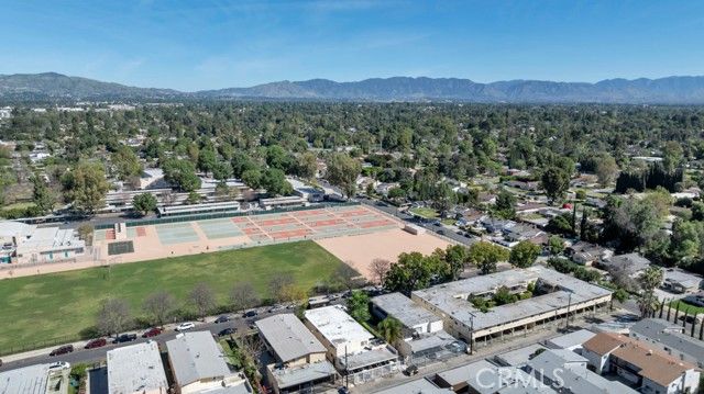 17926 Schoenborn St, Northridge (los Angeles), CA 91325