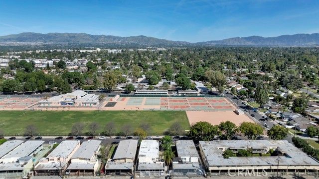 17926 Schoenborn St, Northridge (los Angeles), CA 91325