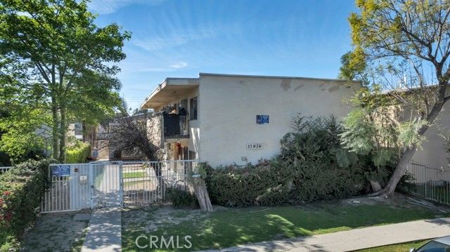 17926 Schoenborn St, Northridge (los Angeles), CA 91325