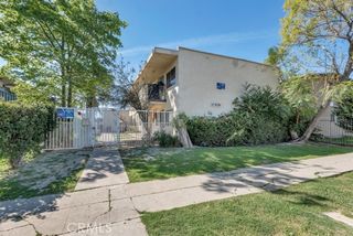 17926 Schoenborn St, Northridge (los Angeles), CA 91325