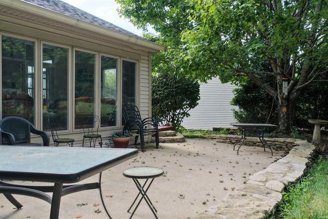 9119 S Front Nine Dr, Bloomington, IN 47401