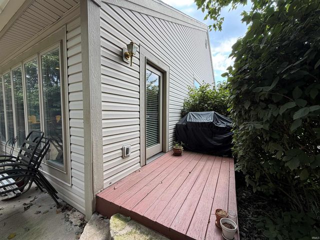 9119 S Front Nine Dr, Bloomington, IN 47401