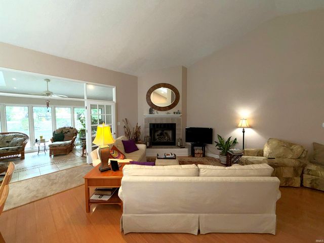9119 S Front Nine Dr, Bloomington, IN 47401