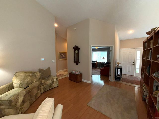9119 S Front Nine Dr, Bloomington, IN 47401