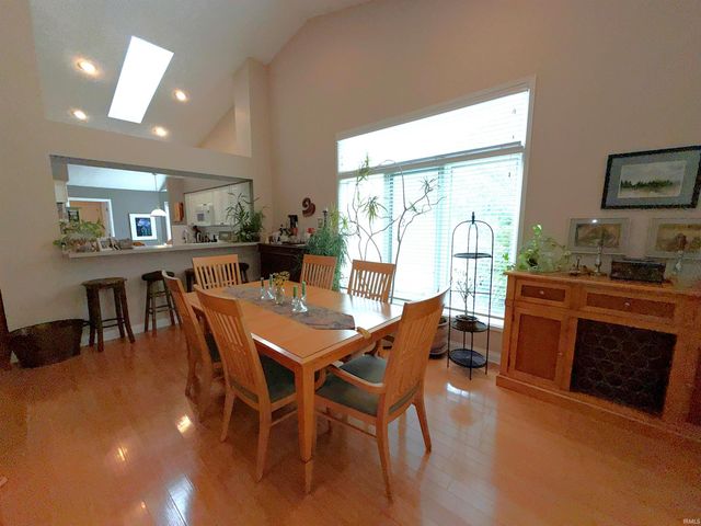 9119 S Front Nine Dr, Bloomington, IN 47401