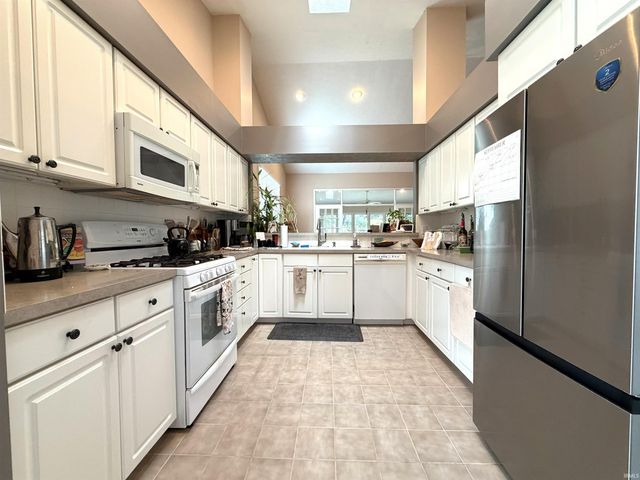 9119 S Front Nine Dr, Bloomington, IN 47401