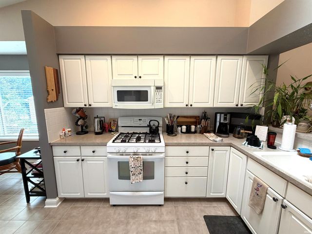 9119 S Front Nine Dr, Bloomington, IN 47401