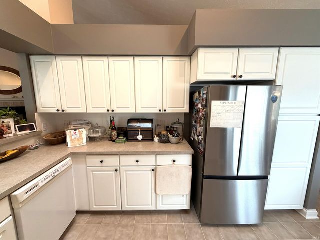 9119 S Front Nine Dr, Bloomington, IN 47401