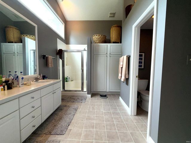 9119 S Front Nine Dr, Bloomington, IN 47401