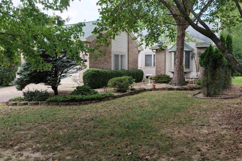 9119 S Front Nine Dr, Bloomington, IN 47401