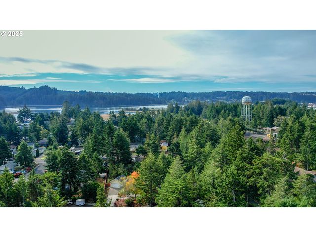 2184 13TH St, Florence, OR 97439