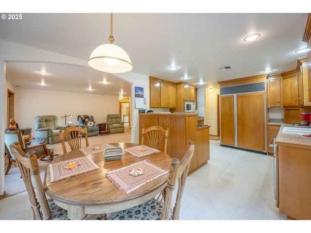 2184 13TH St, Florence, OR 97439