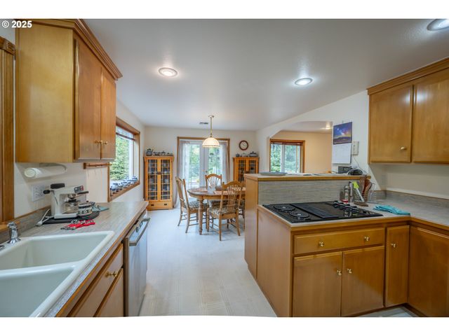 2184 13TH St, Florence, OR 97439