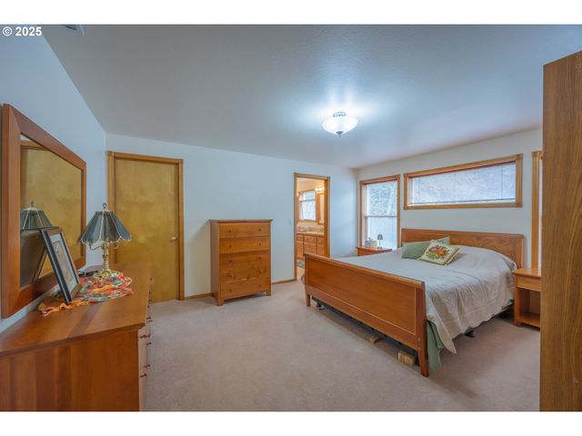 2184 13TH St, Florence, OR 97439