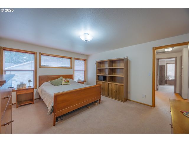 2184 13TH St, Florence, OR 97439