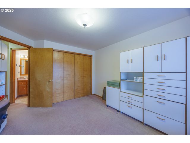 2184 13TH St, Florence, OR 97439