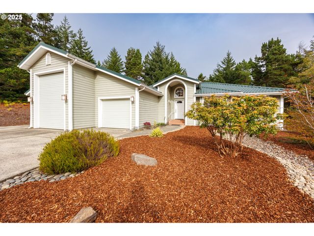 2184 13TH St, Florence, OR 97439