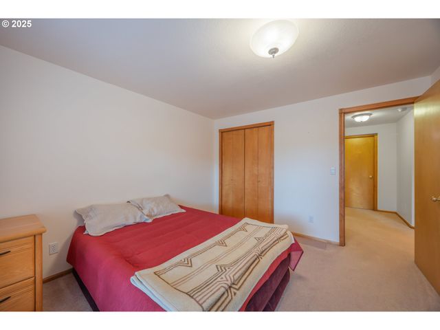 2184 13TH St, Florence, OR 97439