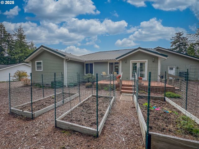 2184 13TH St, Florence, OR 97439