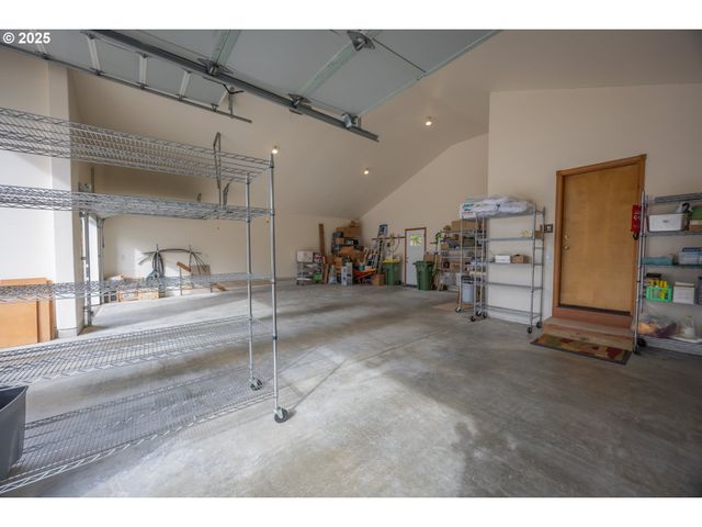 2184 13TH St, Florence, OR 97439