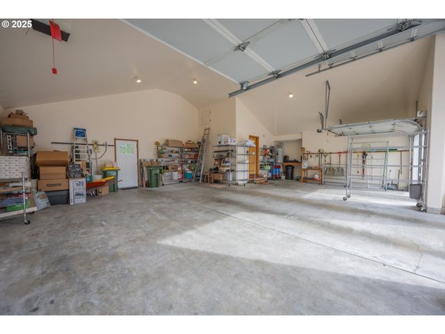 2184 13TH St, Florence, OR 97439