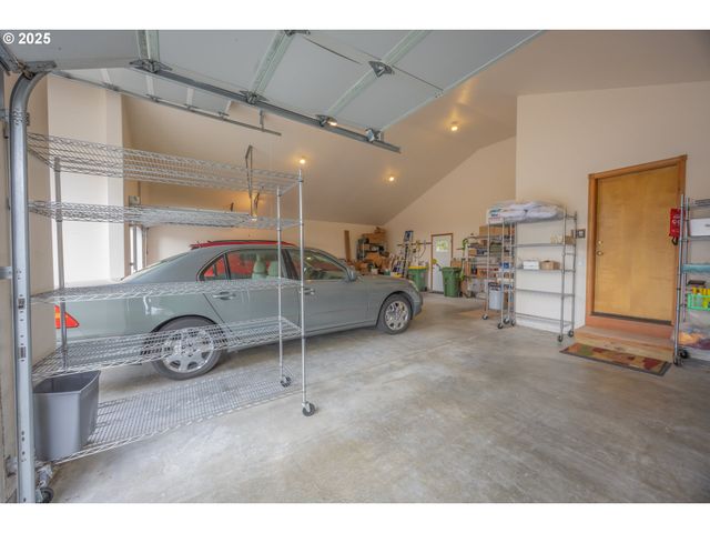 2184 13TH St, Florence, OR 97439