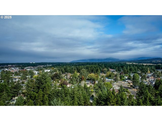 2184 13TH St, Florence, OR 97439