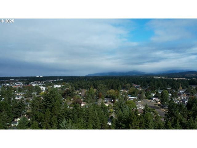 2184 13TH St, Florence, OR 97439