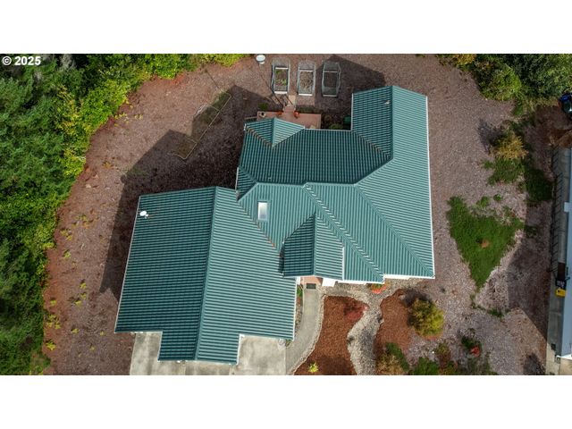 2184 13TH St, Florence, OR 97439