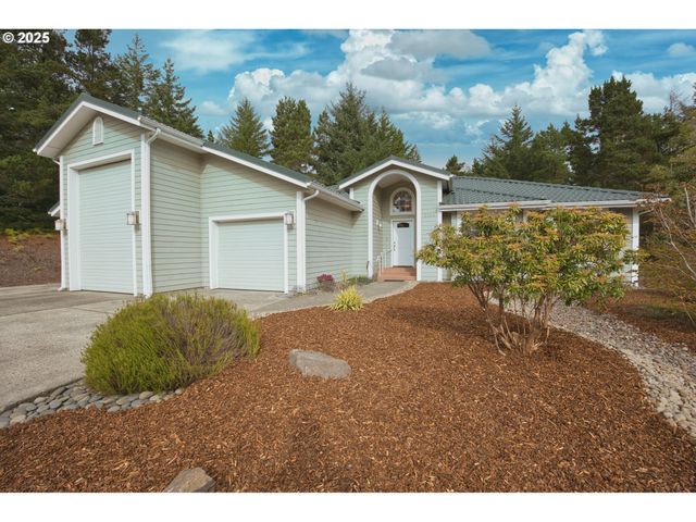 2184 13TH St, Florence, OR 97439
