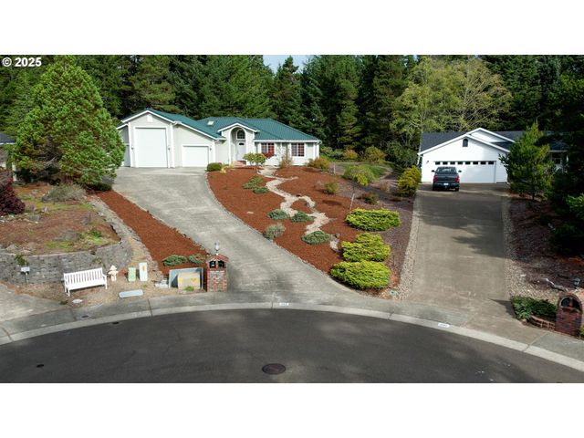 2184 13TH St, Florence, OR 97439